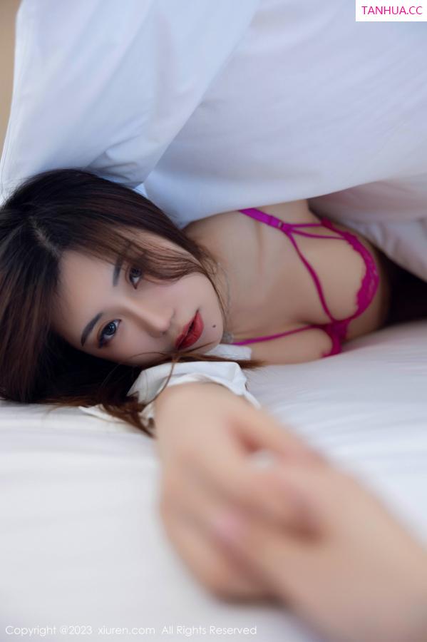 綺裡嘉 绮里嘉 [XiuRen]高清写真图 2023.09.08 No.7358 绮里嘉ula 御姐美腿第20张图片